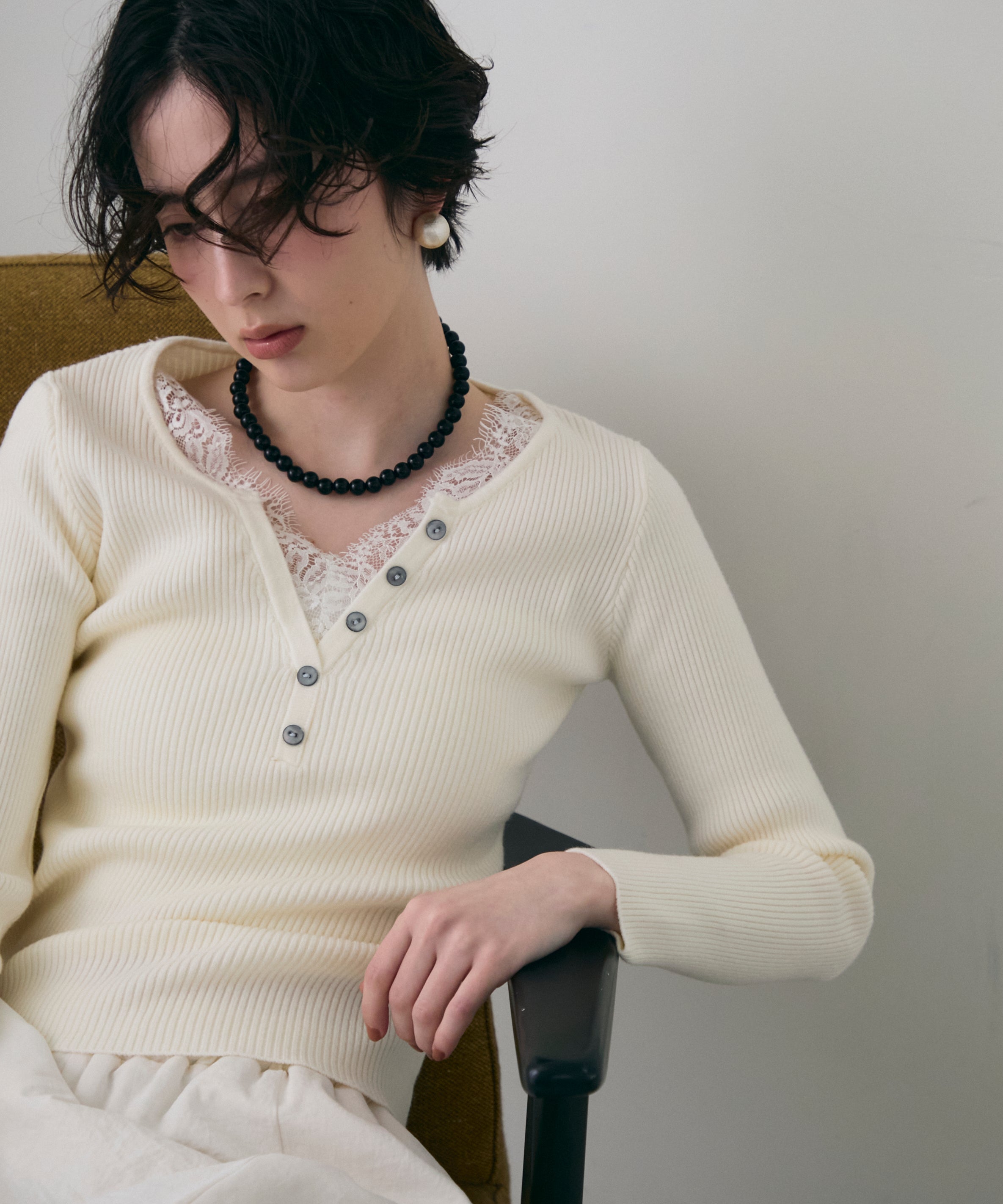 レースレイヤードヘンリーネックリブニット | Trish