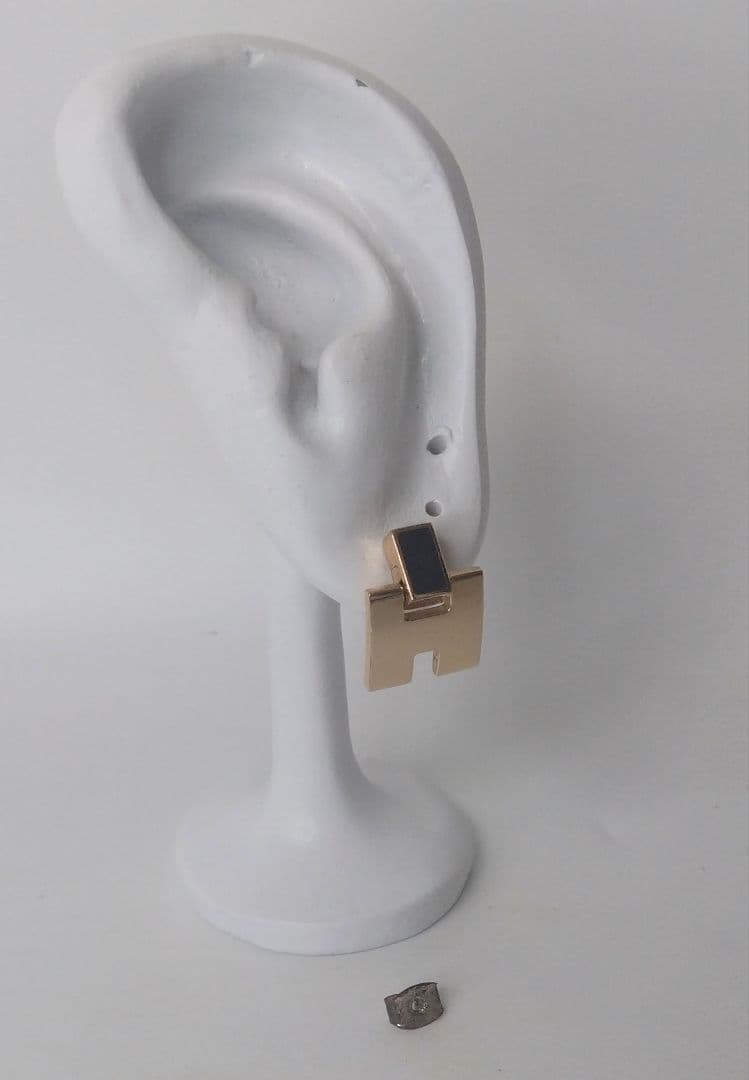 S*e様 HERMES エルメス アイリーンピアス 片方 金 × 黒 GP S*e様 HERMES エルメス アイリーンピアス 片方 金 × 黒 GP S*e様