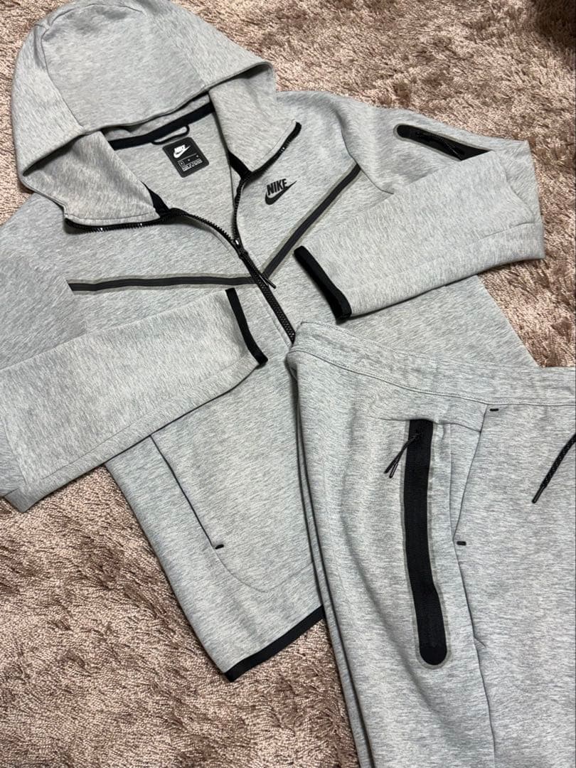 ナイキ　メンズ　Ｍ　３代目テックフリース　グレー　セットアップ　９１ ナイキテックフリース セットアップ 上下セット Mサイズ グレー 廃盤品